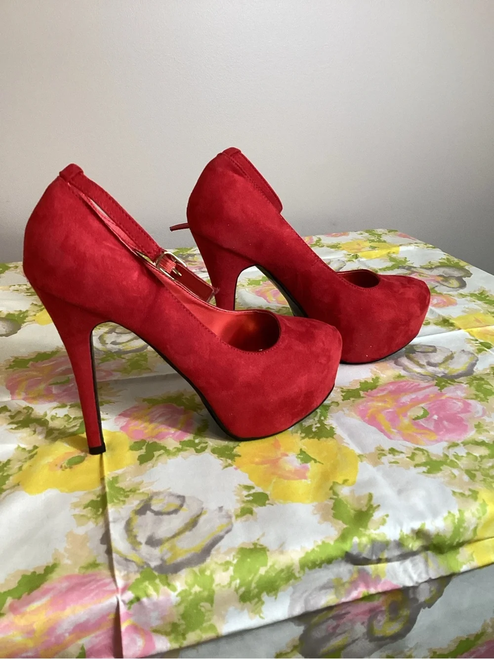 👠 Red Circle Red Faux Suede Platform Pumps with Ankle Strap | Size 8.5